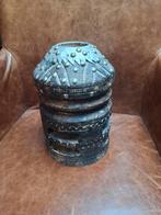 Houten vaas met metalen beslag, Ophalen