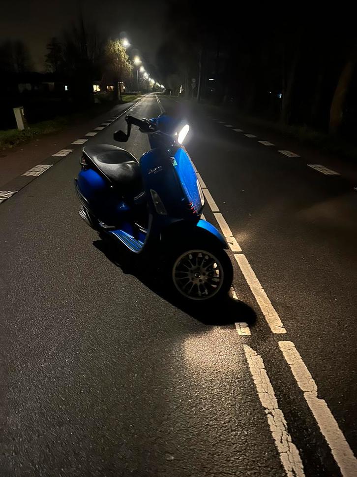 Vespa sprint 2015 2v tekoop/teruil (zip 70), Fietsen en Brommers, Scooters | Piaggio, Gebruikt, Overige modellen, Benzine, Ophalen