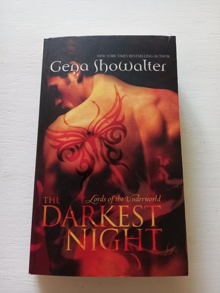 - Spicy boek - The Darkest Night - Gena Showalter, Boeken, Romans, Gelezen, Wereld overig, Ophalen of Verzenden