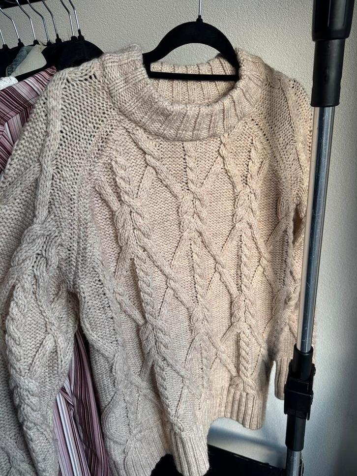 H&M wollen gebreide trui met kabelpatroon, Kleding | Dames, Truien en Vesten, Zo goed als nieuw, Maat 34 (XS) of kleiner, Beige