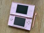 Nintendo DS Lite Lichtroze + Stylus & Oplader, Spelcomputers en Games, Games | Nintendo DS, 1 speler, Ophalen of Verzenden, Vanaf 3 jaar