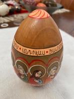 Houten eieren, Ophalen