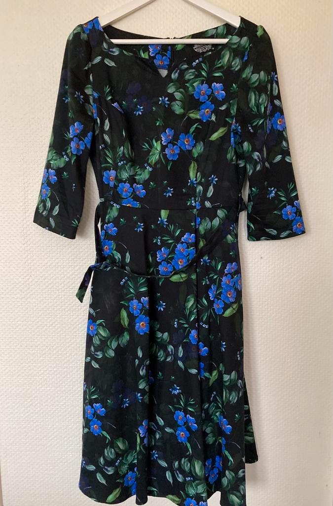 HEARTS & ROSES Gebloemde Jurk Maat M, Kleding | Dames, Jurken, Zo goed als nieuw, Maat 38/40 (M), Onder de knie, Verzenden