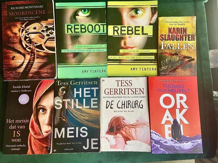 Boekenbundel: 8 boeken, Boeken, Thrillers, Zo goed als nieuw, Nederland, Ophalen