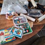 Naaigerei punniken handwerken vitrage doos vol, Hobby en Vrije tijd, Naaien en Fournituren, Ophalen of Verzenden, Zo goed als nieuw