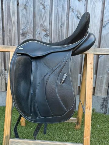 Winners Circle dressuurzadel monoblad beschikbaar voor biedingen