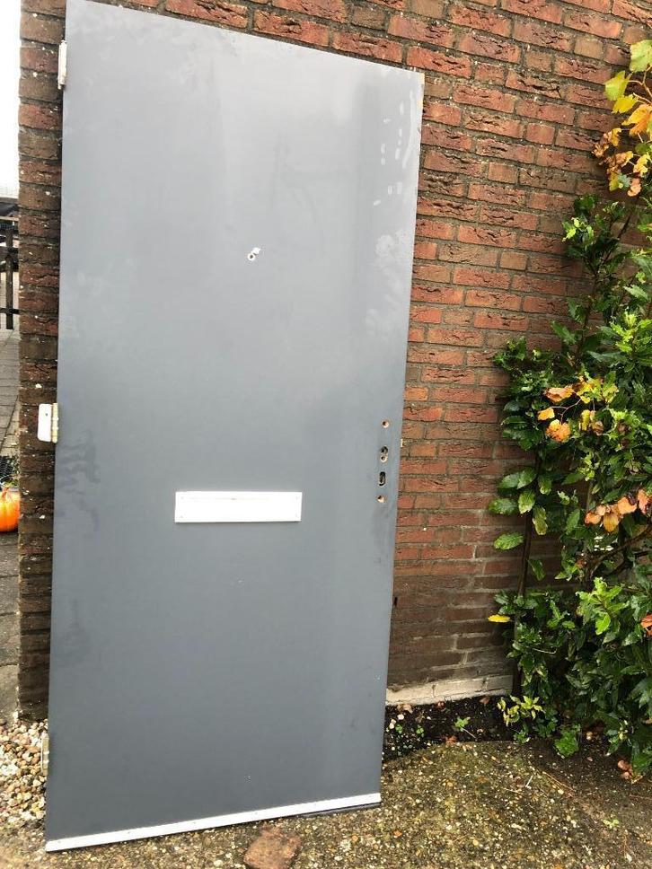 |Massieve voordeur| buitendeur| 210 X 93|, Doe-het-zelf en Verbouw, Deuren en Horren, Gebruikt, Buitendeur, 200 tot 215 cm, 80 tot 100 cm