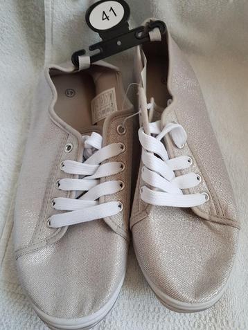 Zilver beige vrijetijd schoen/sneakers.