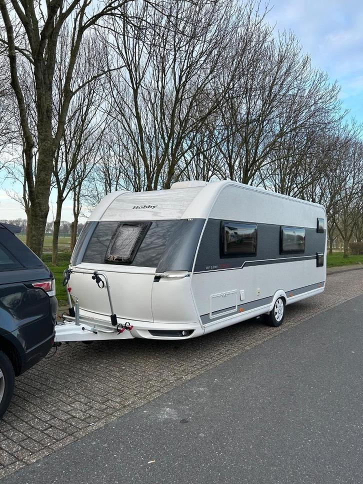 Hobby 560 KMFe Deluxe Edition – 2018, Caravans en Kamperen, Caravans, Particulier, tot en met 6, 1500 - 2000 kg, Rondzit, Hobby
