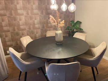Zwarte ronde eettafel 150 cm! beschikbaar voor biedingen