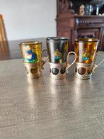 3 borrelglaasje s gekleurd met opdruk Holland in houders 6,5, Verzamelen, Gebruikt, Ophalen of Verzenden, Borrel- of Shotglas