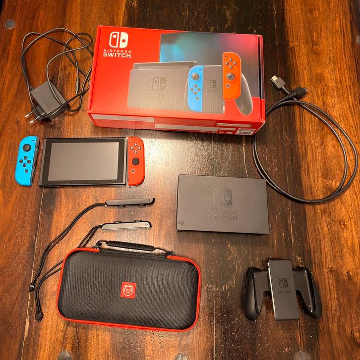 Nintendo Switch compleet, Spelcomputers en Games, Spelcomputers | Nintendo Switch, Zo goed als nieuw, Switch 2019 Upgrade, Met 2 controllers