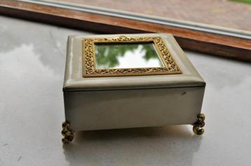 Vintage Shiseido Bijouterie Juwelen  Doos 14 cm Imitatieleer beschikbaar voor biedingen