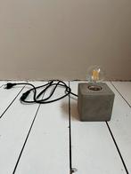 Kleine tafellamp beton, Huis en Inrichting, Lampen | Tafellampen, Zo goed als nieuw, Ophalen