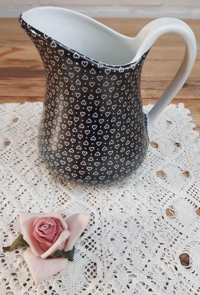 Franse waterkan met hartjes, zwart / wit, Huis en Inrichting, Keuken | Servies, Gebruikt, Overige typen, Overige stijlen, Porselein