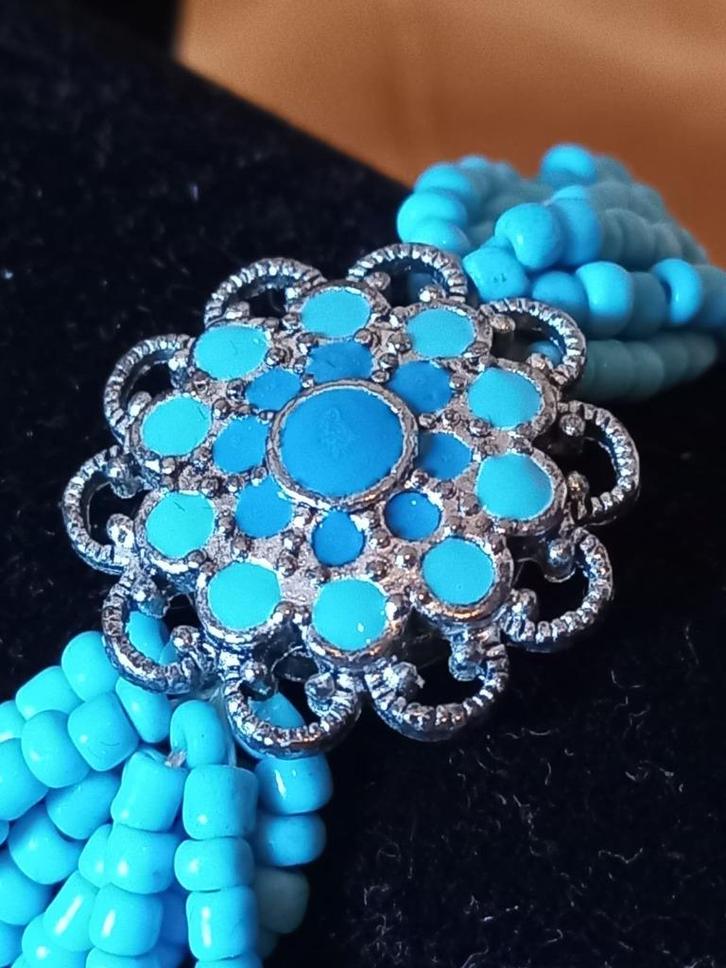 Turquoise kralenarmband – 8 strengen, bohemian vibes, Sieraden, Tassen en Uiterlijk, Armbanden, Nieuw, Overige materialen, Blauw