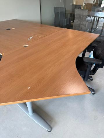 Bureau 5x verstelbaar kinnarps  beschikbaar voor biedingen