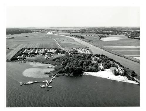 Oude luchtfoto Camping Bergumermeer, Sumar - 10.07.1971, Verzamelen, Foto's en Prenten, Zo goed als nieuw, Foto, Overige onderwerpen
