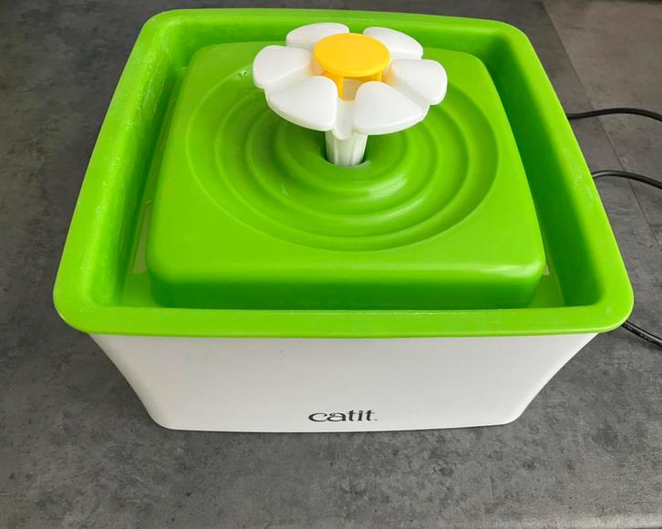 Catit Drinkfontein Mini Bloem Senses, Dieren en Toebehoren, Kattenvoerbakken en Drinkbakken, Gebruikt, Ophalen of Verzenden