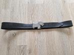 Een riem met gesp in de vorm van een Schotse terrier, 5 cm of meer, Ophalen of Verzenden, Zo goed als nieuw, Echt leder