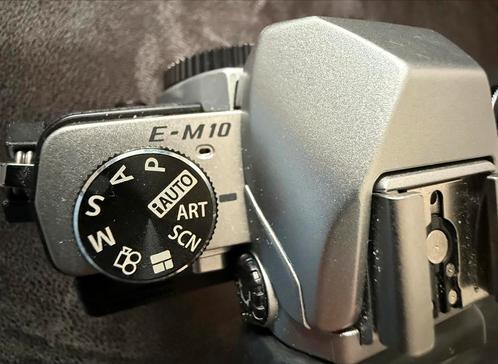 OLYMPUS OM-D E-M10 MARK I BODY zilver 4369 clicks, Verzamelen, Fotografica en Filmapparatuur, Fototoestel, 1980 tot heden, Ophalen of Verzenden