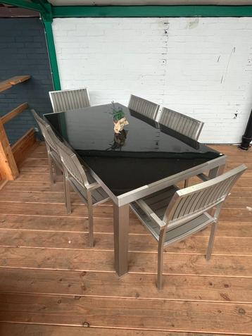 tuintafel + 6 stoelen beschikbaar voor biedingen