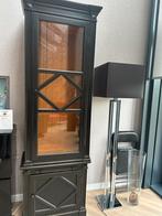 Boeken vitrinekast zwart/ kersen, Huis en Inrichting, Kasten | Vitrinekasten, Met deur(en), Zo goed als nieuw, Kersenhout, 150 tot 200 cm