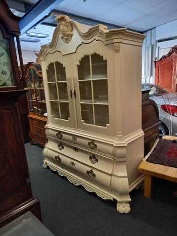 Antiek Vitrine kabinet beschikbaar voor biedingen