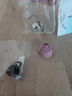 Te koop theepotjes en een weegschaal (1:12), Verzamelen, Ophalen of Verzenden, Zo goed als nieuw, Poppenhuis