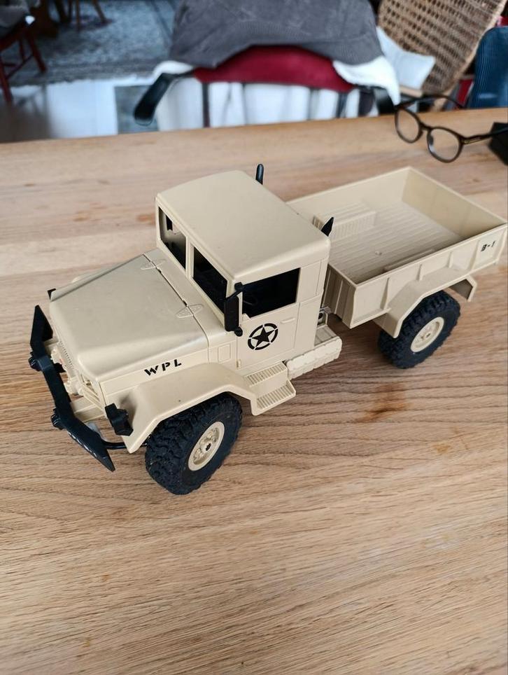🚚 Amewi 1:16 RC Legertruck - klein defect, Hobby en Vrije tijd, Modelbouw | Radiografisch | Auto's, Gebruikt, Ophalen of Verzenden