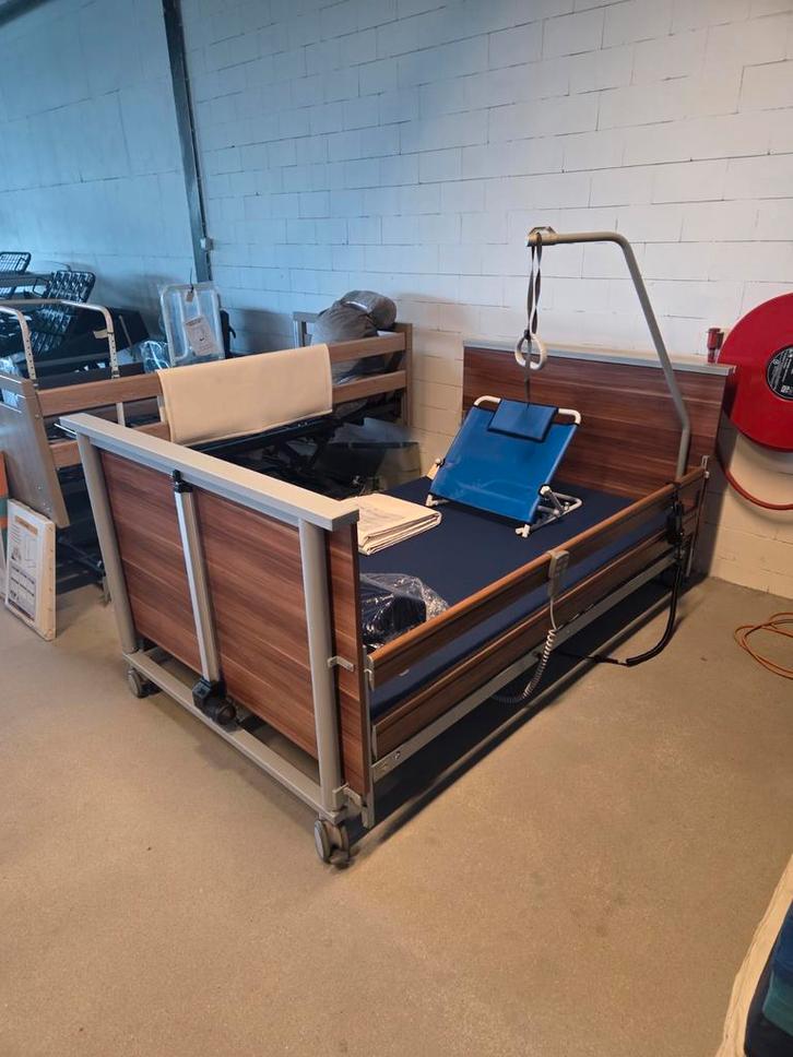 Zorgbed / verpleegbed extra breed 200 x 120 cm (l x b), Diversen, Verpleegmiddelen, Gebruikt, Ophalen