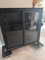 Ikea Havsta vitrinekast zwart, Huis en Inrichting, Kasten | Vitrinekasten, Ophalen, Met plank(en), Gebruikt, 100 tot 150 cm