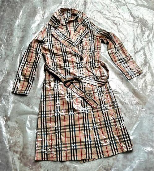 Burberry look lakjas ruitpatroon 112 cm lang mt S glansjas, Kleding | Dames, Jassen | Zomer, Zo goed als nieuw, Verzenden