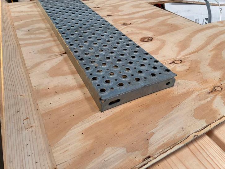 Verzinkte stalen traptreden, Doe-het-zelf en Verbouw, Metalen, Nieuw, IJzer, Ophalen