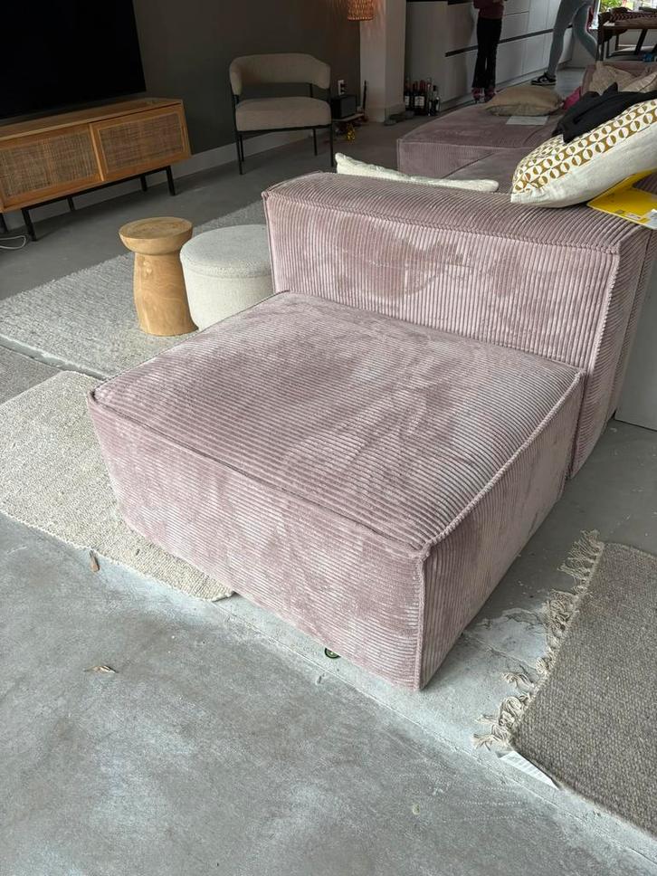 Poef rib roze zo goed als nieuw, Huis en Inrichting, Banken | Voetenbanken en Poefen, Zo goed als nieuw, Rechthoekig, Ophalen