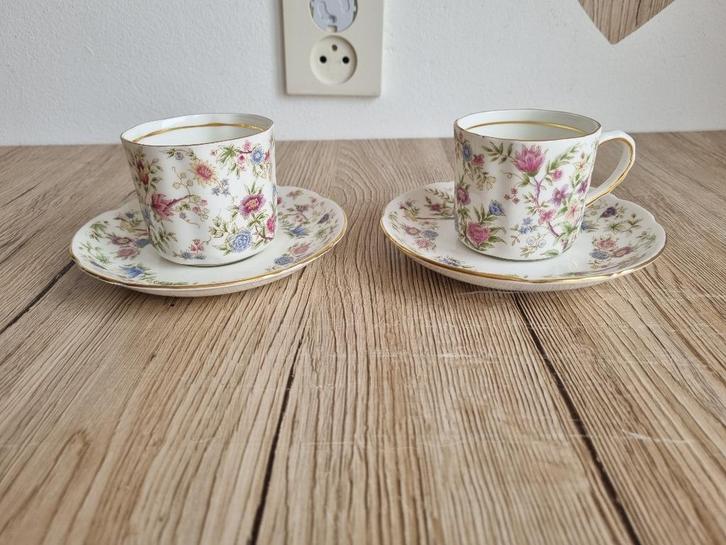 2 x Mooie Vintage kop en schotel Balmoral Castle Bone China, Huis en Inrichting, Keuken | Servies, Zo goed als nieuw, Kop(pen) en/of Schotel(s)