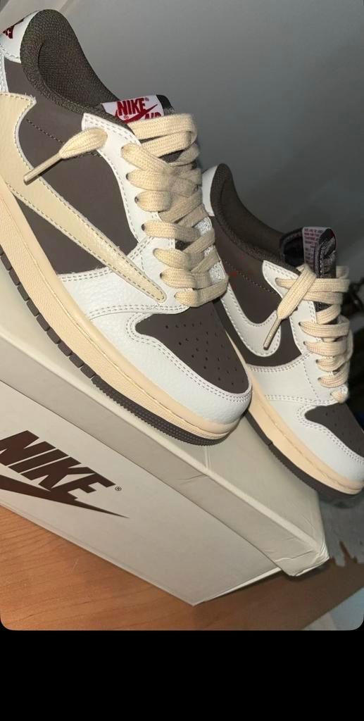 Nike Travis Scott Air Jordan 1 Low mocha’s, Kleding | Dames, Schoenen, Zo goed als nieuw, Sneakers of Gympen, Ophalen of Verzenden