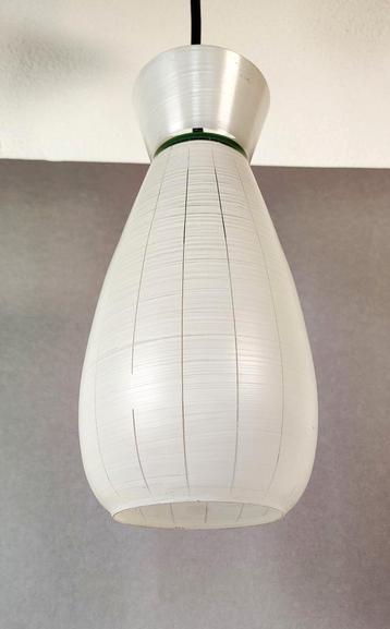 Mid Century hanglamp. Glas, geëtste decoratie  beschikbaar voor biedingen