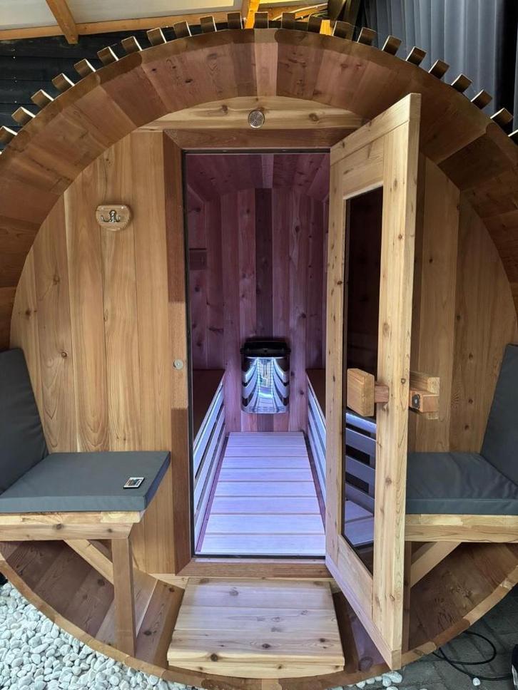 Red Cedar Barrelsauna 265 cm I 9 kW Kachel I Showroomsale, Sport en Fitness, Sauna, Nieuw, Complete sauna, Fins of Traditioneel