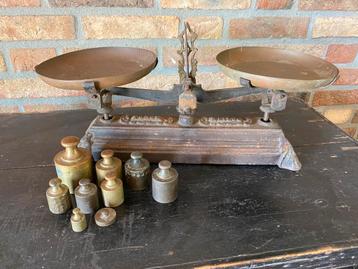 Brocante oude Force weegschaal, incl 9 gewichten beschikbaar voor biedingen