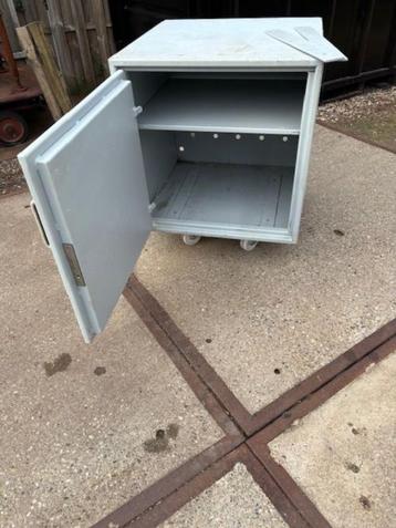 kluis voor gereedschap gereedschapskluis beschikbaar voor biedingen