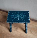 Oud handbeschilderd blauw Hindelooper tafeltje, Huis en Inrichting, Minder dan 45 cm, Minder dan 55 cm, Gebruikt, Ophalen of Verzenden