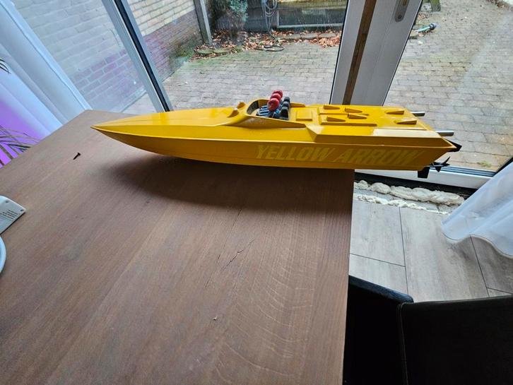 Bestuurbare boot Yellow Arrow, Hobby en Vrije tijd, Modelbouw | Boten en Schepen, Gebruikt, Ophalen of Verzenden