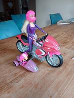 stoere barbie op motor met  hondje in zijspan, Ophalen, Zo goed als nieuw, Babypop