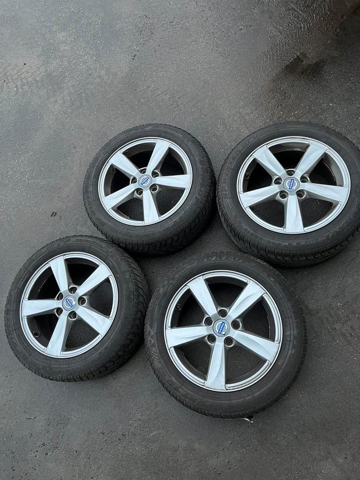Volvo V40 16 inch Winterband (gebruikt) op lichtmetalen velg, Auto-onderdelen, Banden en Velgen, Velg(en), Zomerbanden, 16 inch