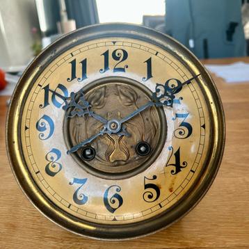 Vrijslinger uurwerk met dichte platines beschikbaar voor biedingen