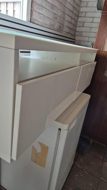 Zwevende tv kast wit met glasplaat