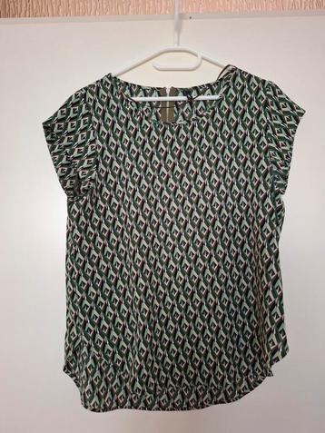 Only groene top maat M beschikbaar voor biedingen