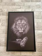 Stoere afbeelding leeuw op canvas in zwarte lijst, Huis en Inrichting, Woonaccessoires | Schilderijen, Tekeningen en Foto's, Print