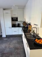 Moderne witte hoogglans hoekkeuken –Siemens GEDEMONTEERD, Huis en Inrichting, Keuken | Complete keukens, Wit, Hoekkeuken, Graniet of Steen